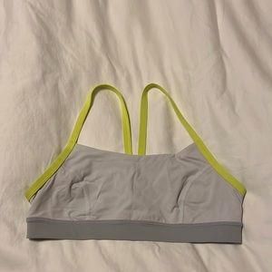 Lulu lemon size 6 light grey with neon trim sports bra size 6
